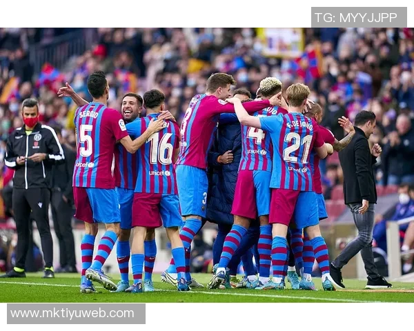 拉波尔塔宣布诺坎普第三层看台下赛季初将可容纳27000名球迷